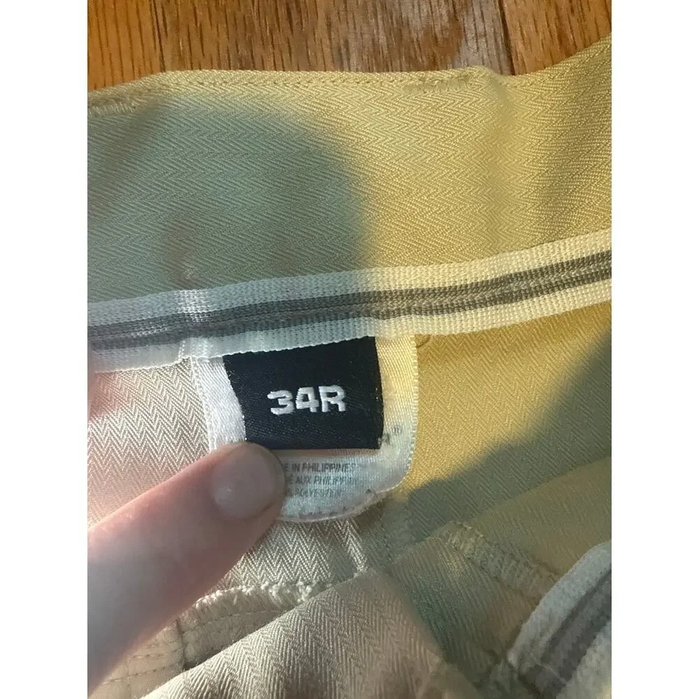 Under Armour Performance Golf Shorts Men’s 34R Khaki Stretch Flat Front VSP0130